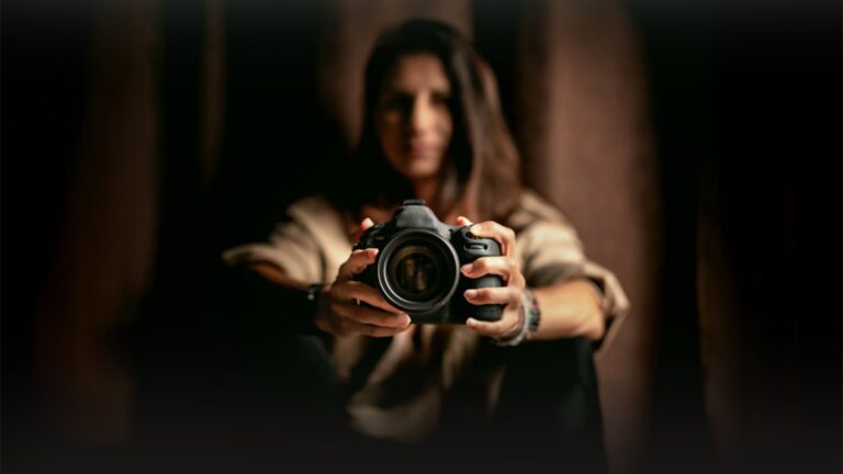 ejafoto-galerie-bild-fotografie-kamera-frau-nikon